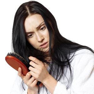 Сильная потеря волос - причины и особенности терапии