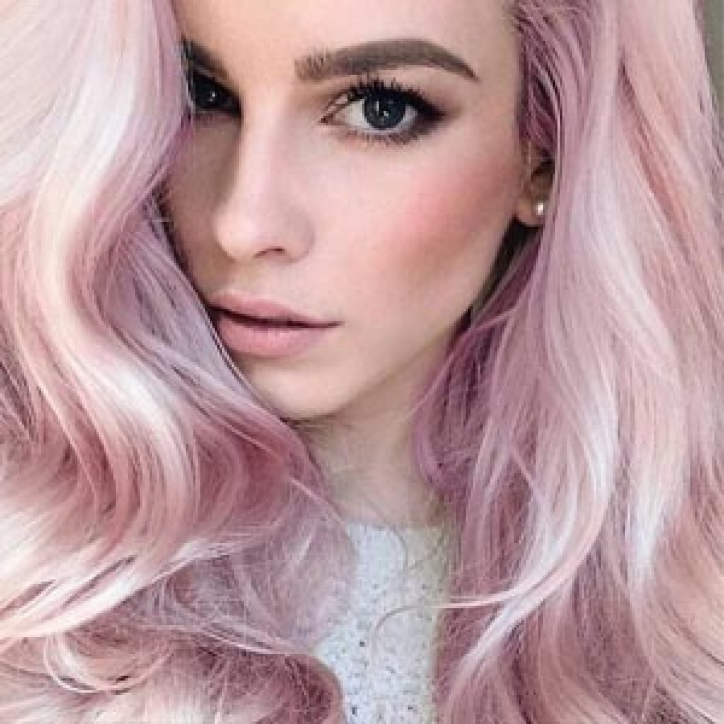Волосы розовых оттенков