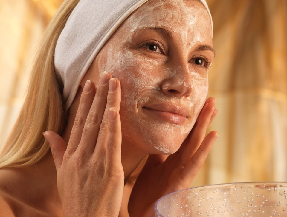 Омолаживающие маски для зрелой кожи: как замедлить старение?