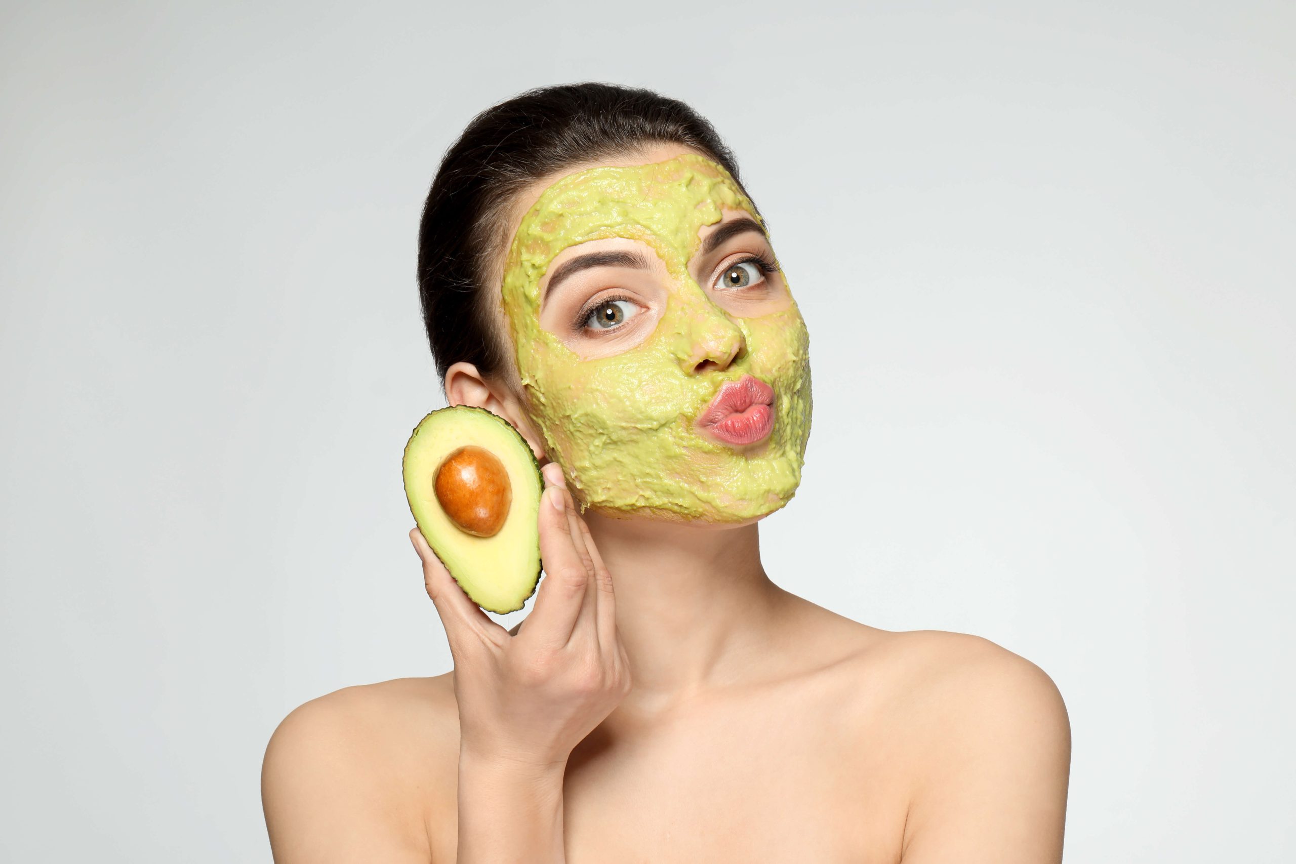 Увлажняющие маски для сухой кожи: домашние рецепты и магазинные средства