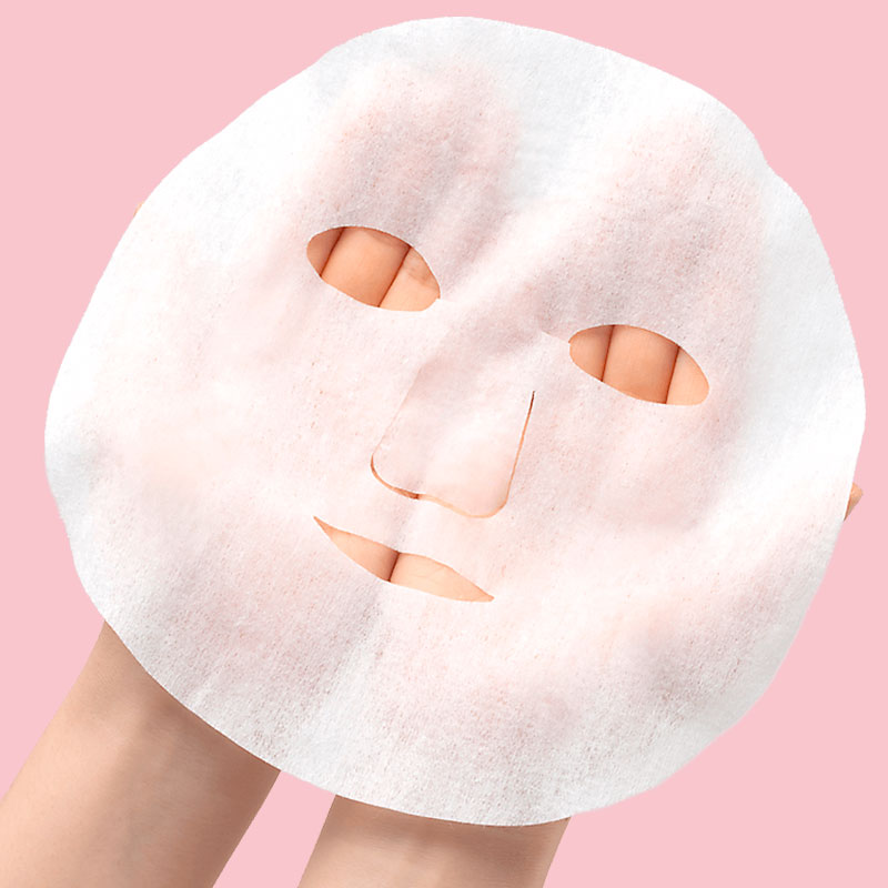 Тканевые маски: польза, правила использования и лучшие бренды